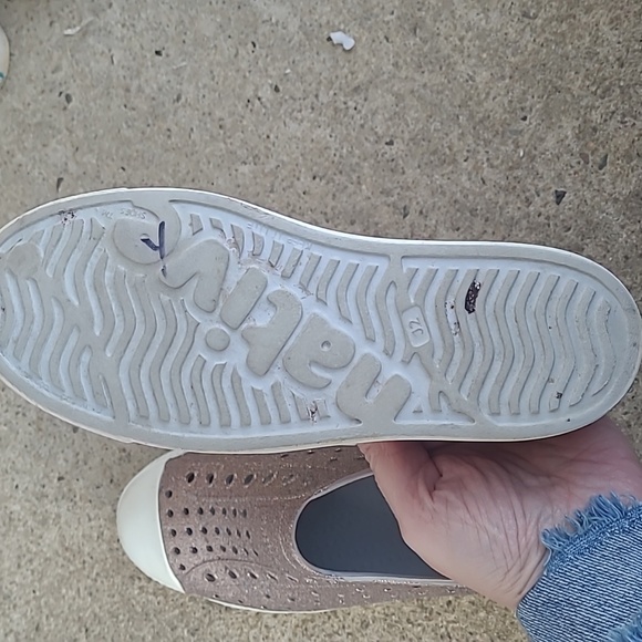 Native Jefferson Metallic Bling Shoes Sz 2 - Picture 3 of 3